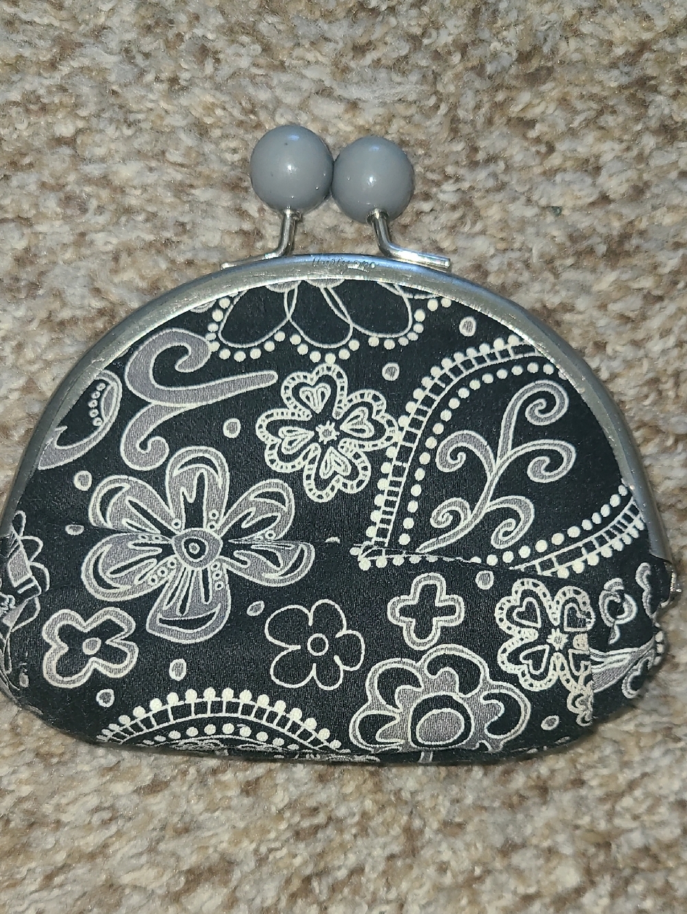 Thirty-one Black Floral Pattern Coin Purse